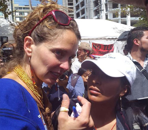 Periodista Manuela Picq decide irse de Ecuador esta tarde