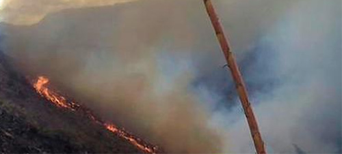 Fallecen dos bomberos combatiendo incendio en Puembo