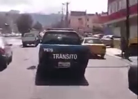 Quiteños alarmados al ver video sobre temeridad de conductor de la Agencia Metropolitana (Video)