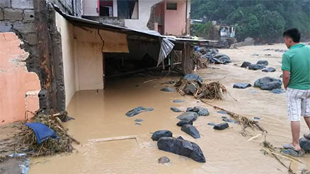 3 muertos por deslave e inundación en Alluriquín