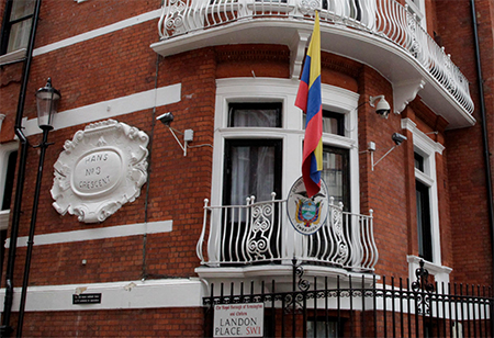 Un desconocido intentó ingresar en la madrugada a la embajada de Ecuador en Londres
