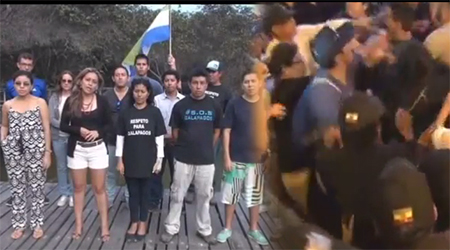 Galapagueños piden respeto tras ser agredidos durante visita de Correa (Video)