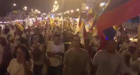 Miles de ciudadanos salen a las calles en protesta por el fraude y piden reconteo de votos