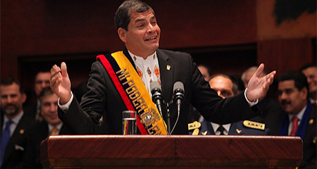 Correa podría quedarse hasta con la banda presidencial