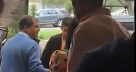 Expulsan a Rafael Correa de un restaurante (Video)