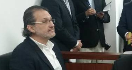 Periodista Martín Pallares es declarado inocente tras demanda de Correa