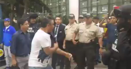 Correísta retó ir a los golpes a la policía (Video)