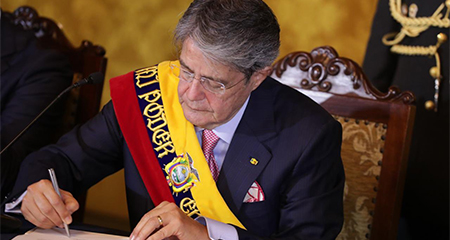 Guillermo Lasso firma Decreto Ejecutivo para conceder indulto a presos por robo, hurto, estafa